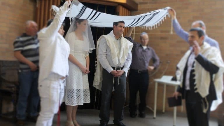 המדריך המלא לחתונה יהודית מושלמת כולל מה הן המתנות הטבות ביותר לחתונה?  - נדב ארט